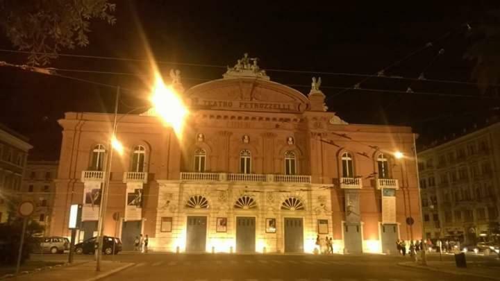 House Mattia Lägenhet Bari Exteriör bild
