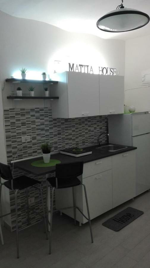 House Mattia Lägenhet Bari Exteriör bild
